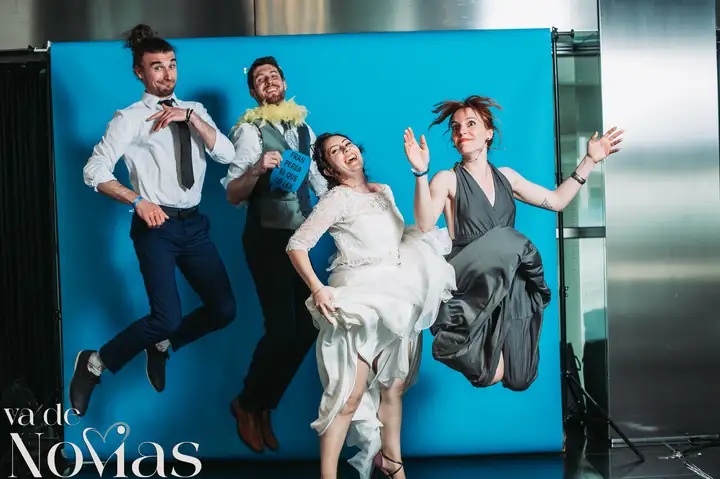 boda hotel las arena angela sergio divertidas photocall portada