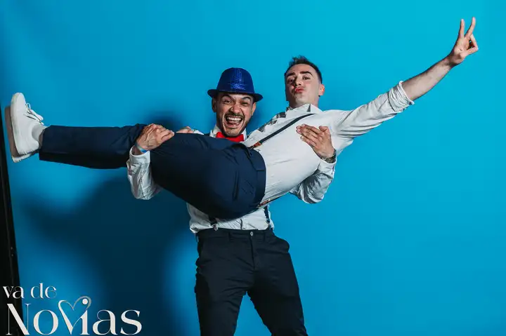 boda hotel las arena angela sergio divertidas photocall