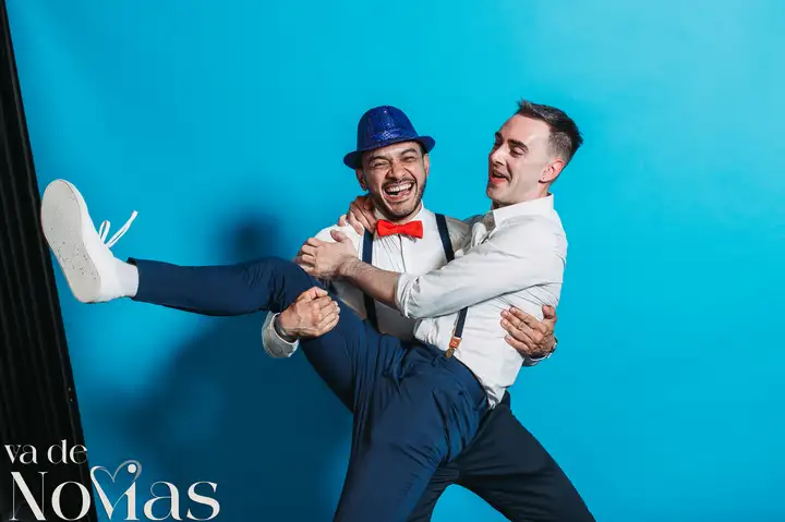 boda hotel las arena angela sergio divertidas photocall