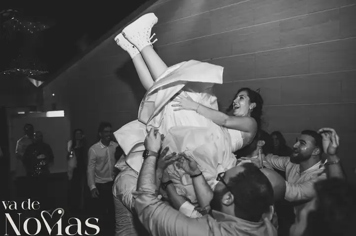 boda hotel las arena angela sergio BW divertidas fiesta portada