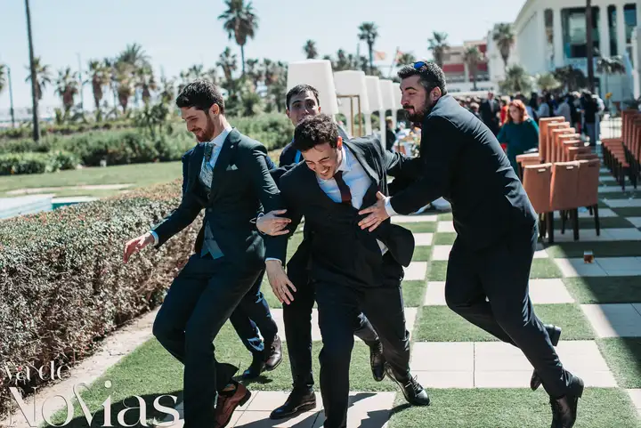 boda hotel las arena angela sergio divertidas grupales