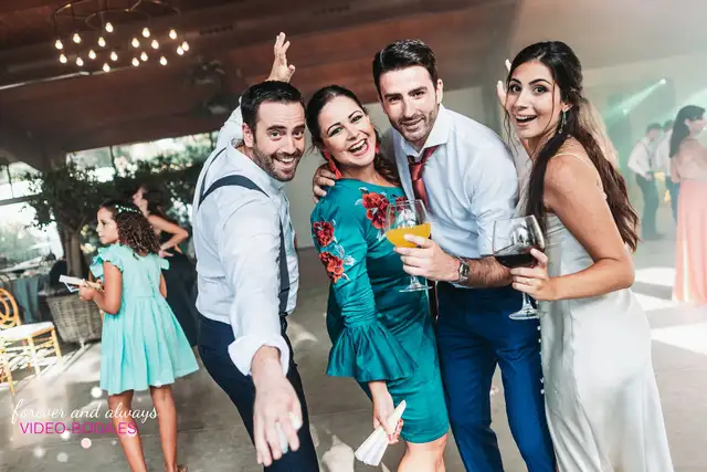 boda masia del carmen Laura Julian fiesta photocall