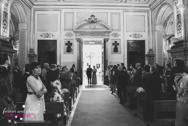 llegada novia iglesia
