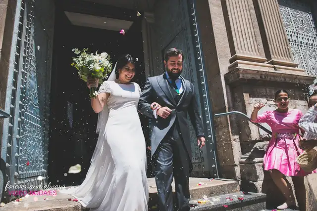 salida iglesia novios