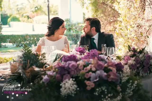 novios sentados comida Campo Anibal