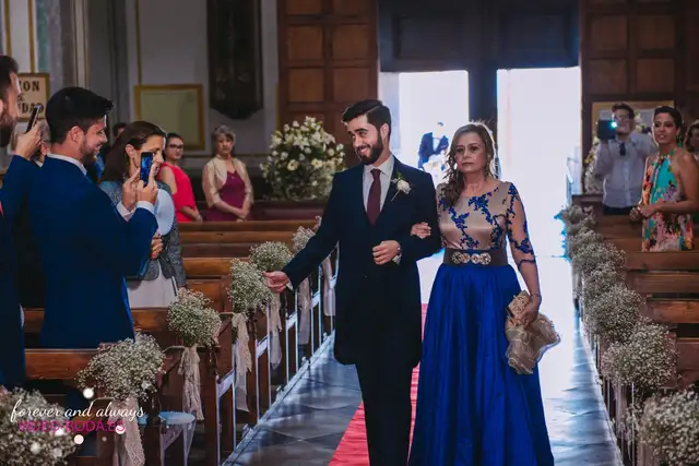 Entrada del novioa a la iglesia