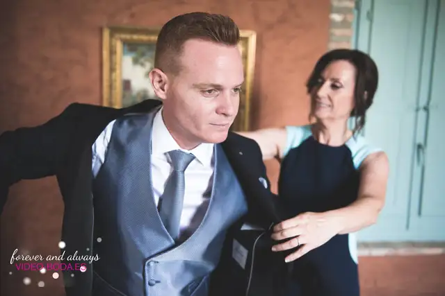 fotografía boda novio visitendose Canysset