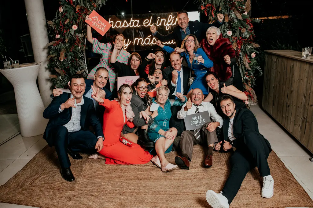 reportaje boda Itziar Carlos Ca pareja photocall