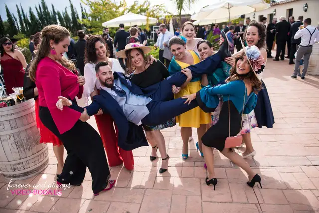 las amigas de la novia en la casa