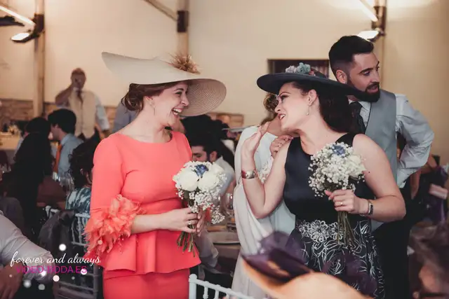 las amigas de la novia en la casa