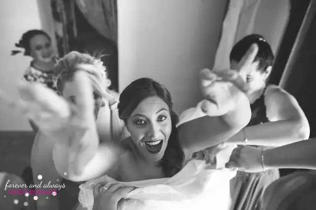 fotografías vistiendose novia mas del olmo