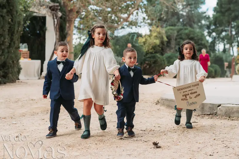 boda masia niñerola maria cristian Salida / Entrada