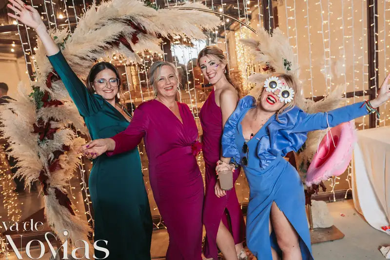 boda masia niñerola maria cristian photocall