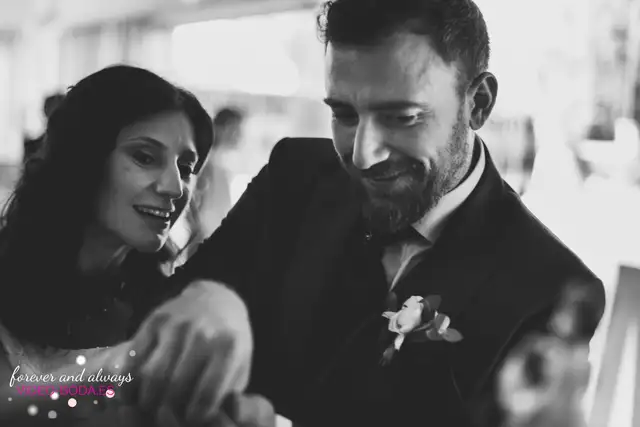 fotografías cortar tarta boda