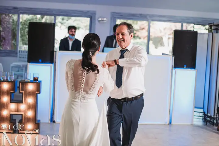 Reportaje de boda jardines la Cartuja Monica Hector Mayo 2023 baile nupcial