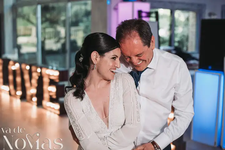 Reportaje de boda jardines la Cartuja Monica Hector Mayo 2023 baile nupcial
