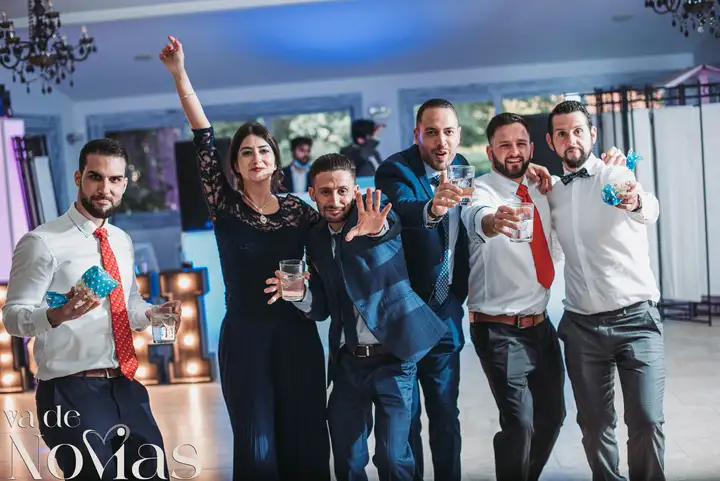 Reportaje de boda jardines la Cartuja Monica Hector Mayo 2023 fiesta