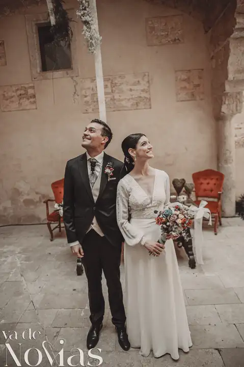 Reportaje de boda jardines la Cartuja Monica Hector Mayo 2023 sesion pareja
