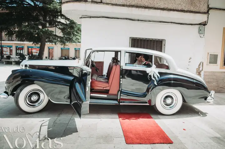 Reportaje de boda jardines la Cartuja Monica Hector Mayo 2023 sesion pareja