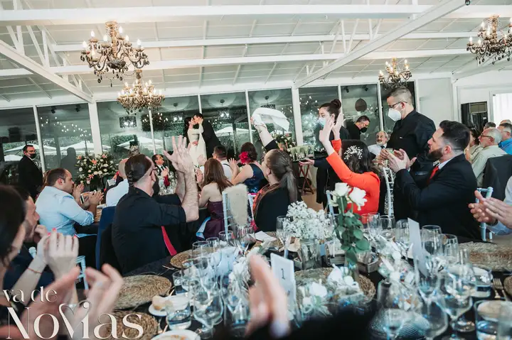 Reportaje de boda jardines la Cartuja Monica Hector Mayo 2023 banquete