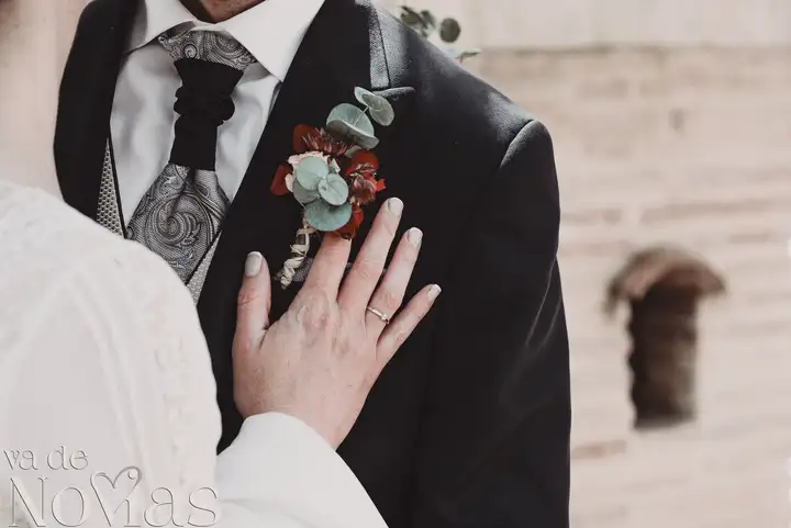 Reportaje de boda jardines la Cartuja Monica Hector Mayo 2023 portada sesion pareja