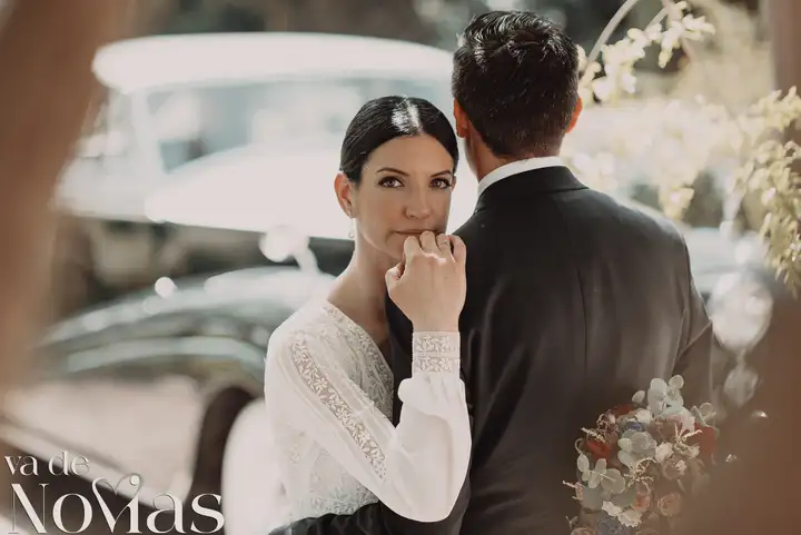 Reportaje de boda jardines la Cartuja Monica Hector Mayo 2023 portada sesion pareja