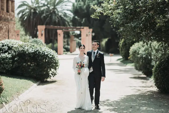 Reportaje de boda jardines la Cartuja Monica Hector Mayo 2023 portada sesion pareja