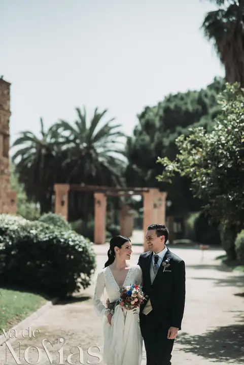 Reportaje de boda jardines la Cartuja Monica Hector Mayo 2023 sesion pareja