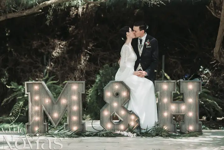 Reportaje de boda jardines la Cartuja Monica Hector Mayo 2023 sesion pareja
