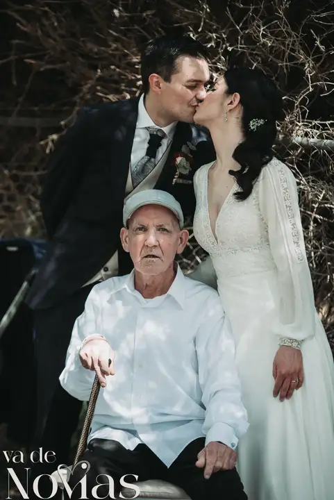 Reportaje de boda jardines la Cartuja Monica Hector Mayo 2023 sesion pareja