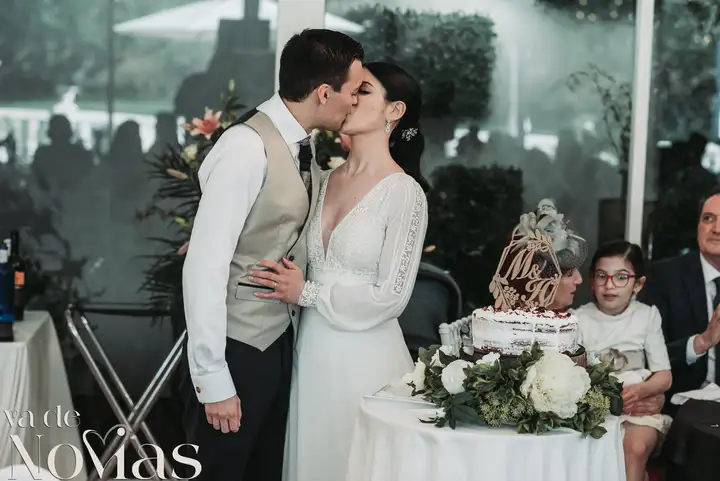 Reportaje de boda jardines la Cartuja Monica Hector Mayo 2023 banquete