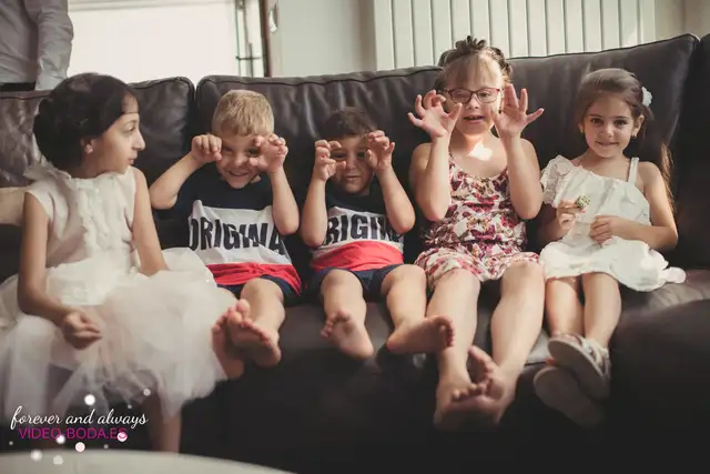 niños casa novia bela