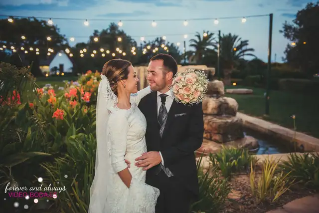 fotografía novios jardin azahares
