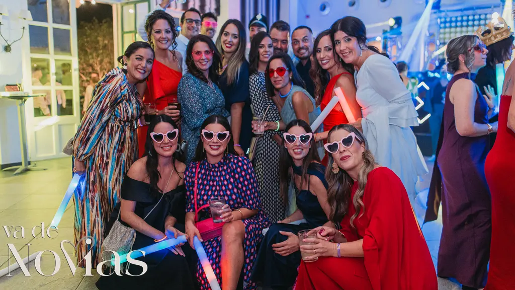 boda campo anibal raquel sergio fiesta grupales photocall