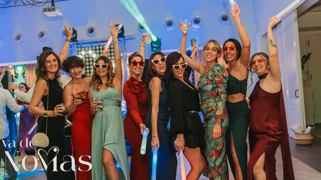 boda campo anibal raquel sergio fiesta grupales photocall portada
