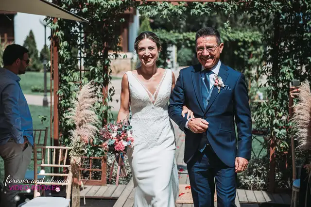 Reportaje boda tamara Asis Sauces Olimar Chiva Salida / Entrada portada