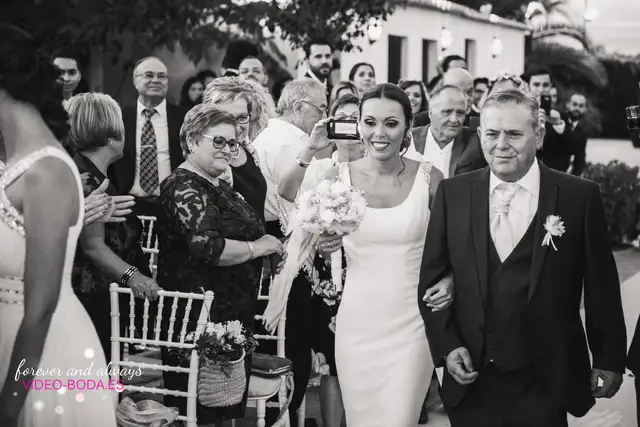 Alquería Kukala Julián vanesa abrazados