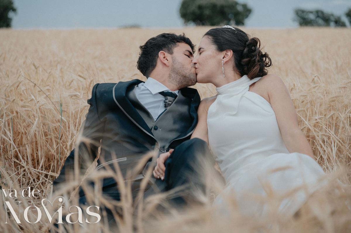 Boda de  María & Juanan en Restaurante Alegrías por Va de Novias