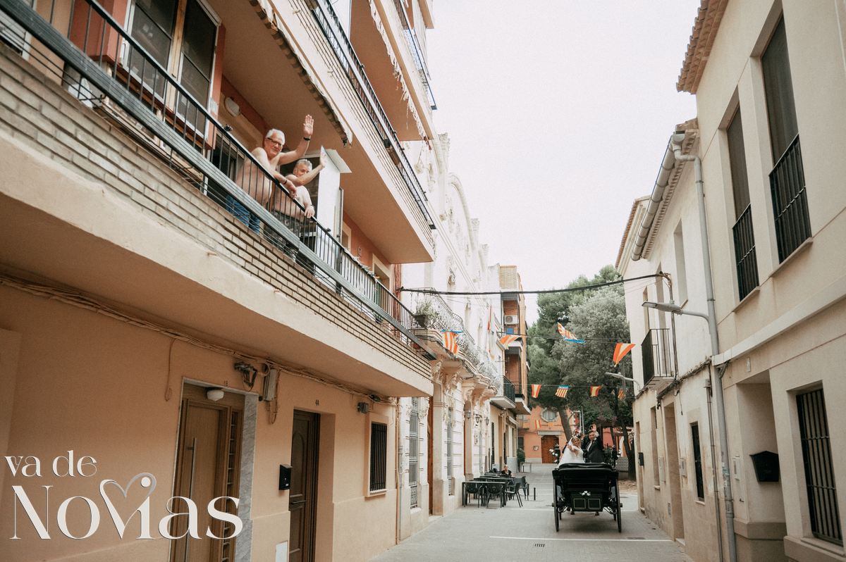Boda de Mónica & Iván en jardín de Azahares por Va de Novias