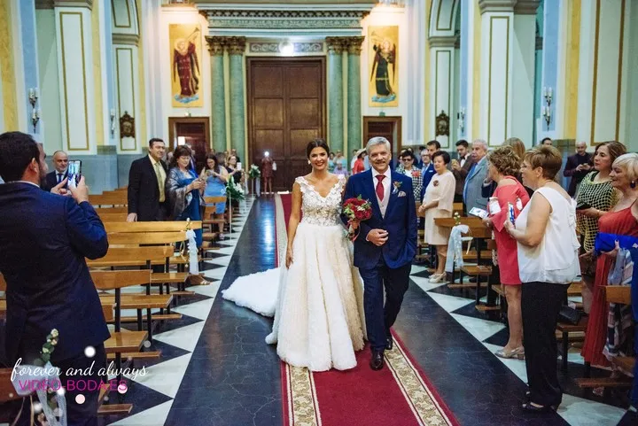 fotografías entrada ceremonia religiosa