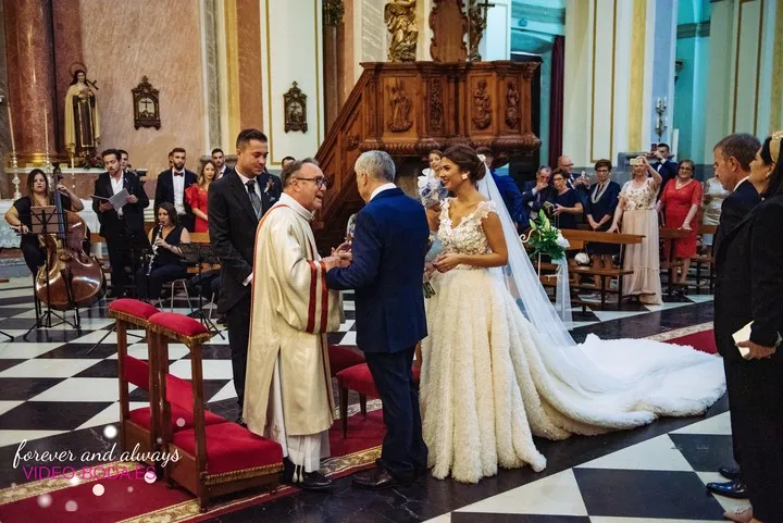 fotografías entrada ceremonia religiosa