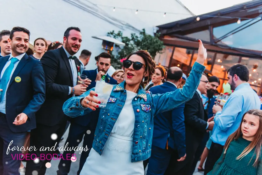 Momento de fiesta durante una boda